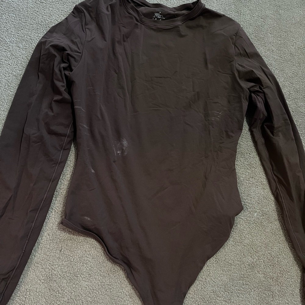 FITS EVERYBODY LONG SLEEVE CREW NECK BODYSUIT | COCOA Medium